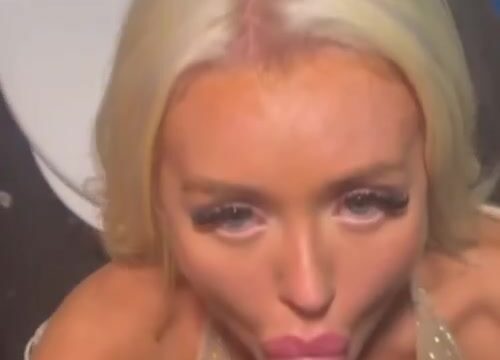 Belle Olivia Gets Fucked By Her Boyfriend In Bar Restroom