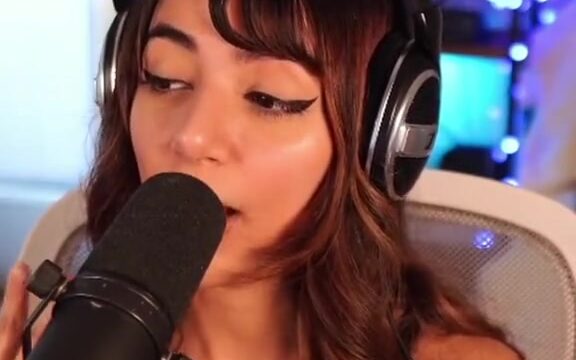 Denims Onlyfans Showing Off Her Huge Boobs On Live Stream