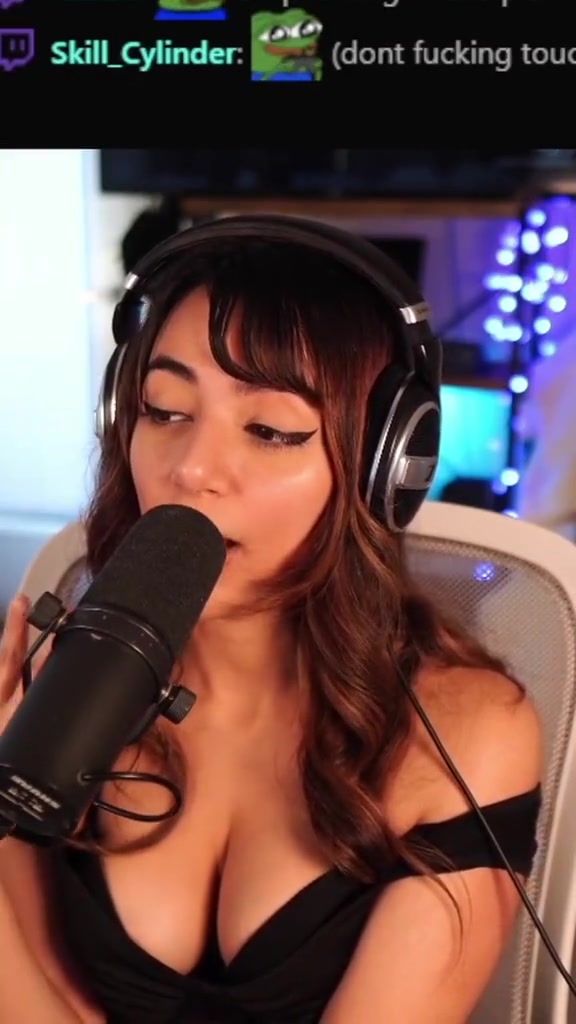 Denims Onlyfans Showing Off Her Huge Boobs On Live Stream